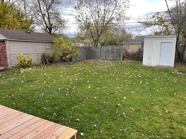 view of yard featuring a storage unit