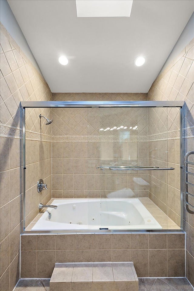 bathroom featuring tiled shower / bath combo