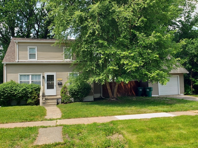 view of front of home featuring a front lawn and a garage