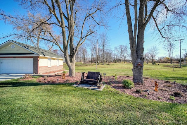 view of yard with an outbuilding and a garage