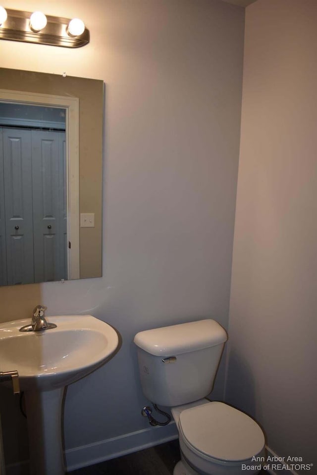 bathroom featuring toilet and sink