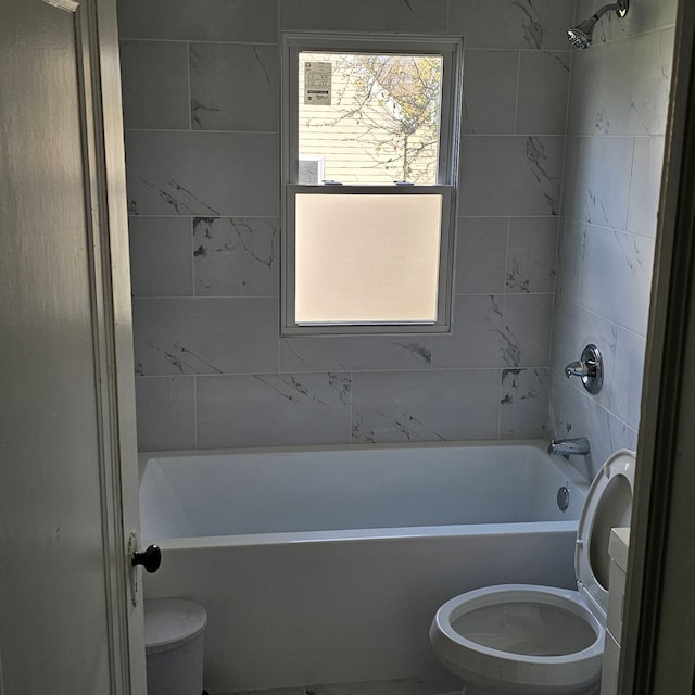 1453 S Merriman Rd, Westland, MI 48186 - bathroom with toilet and tiled shower / bath