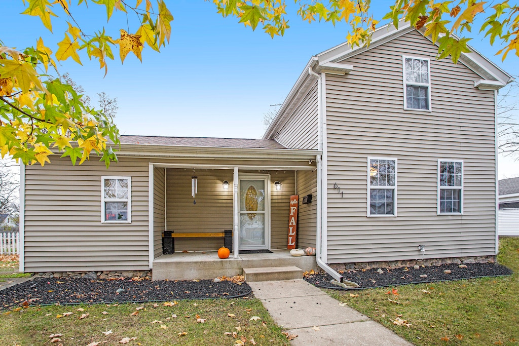 view of front of property with covered porch