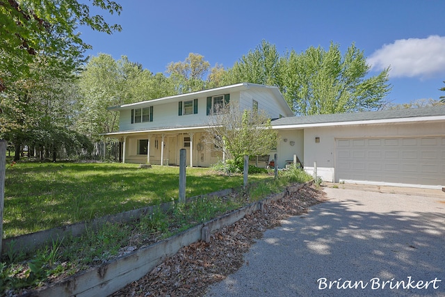 view of front of house featuring a front lawn and a garage