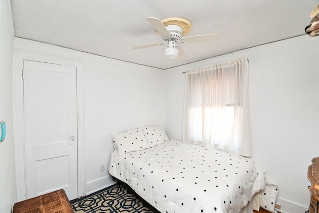 bedroom with ceiling fan