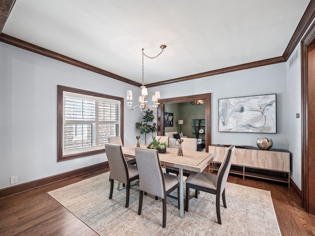 dining room featuring crown molding, dark hardwood / wood-style floors, and a notable chandelier