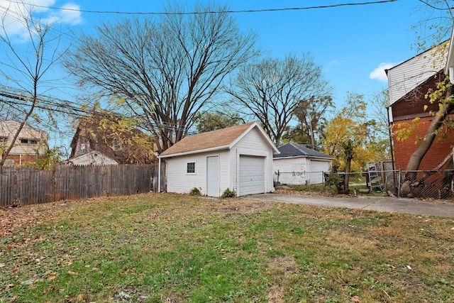 view of yard featuring a garage and an outdoor structure