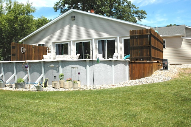 back of house featuring a yard