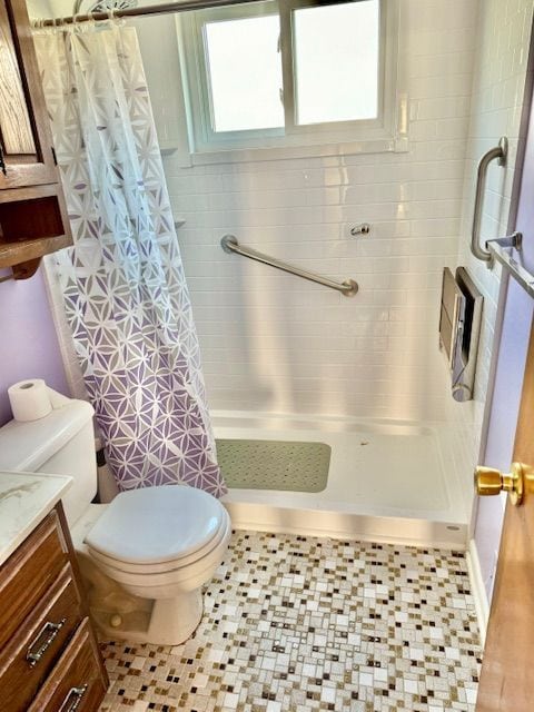 bathroom with vanity, curtained shower, and toilet