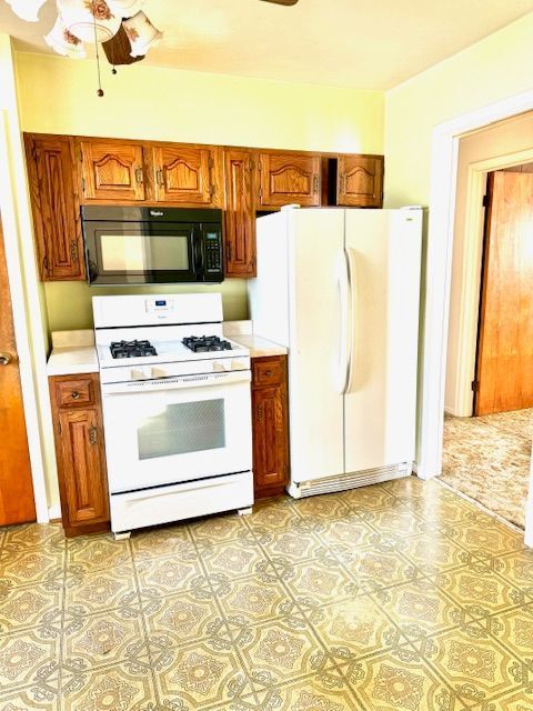 kitchen featuring white appliances and ceiling fan