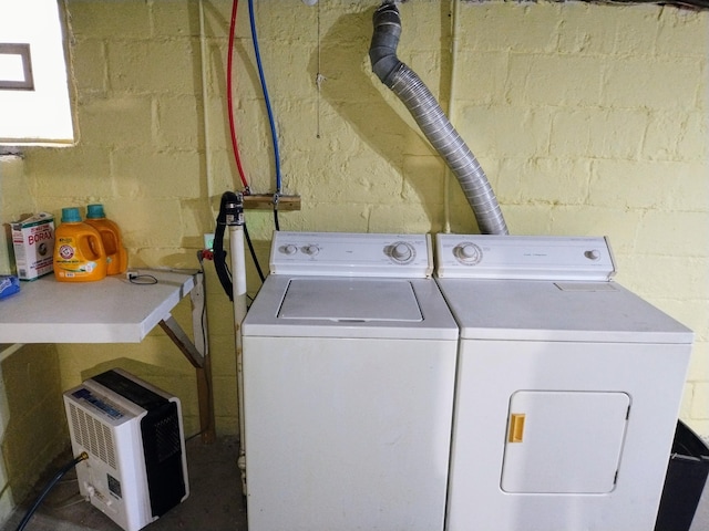 laundry room with washer and clothes dryer