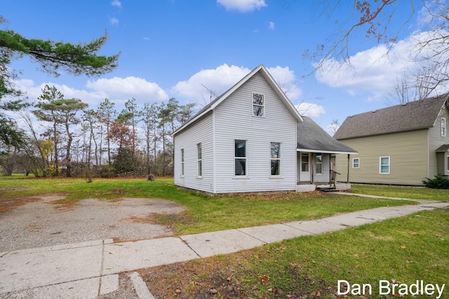 view of front facade with a front lawn and a porch