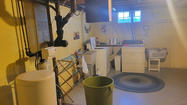 basement featuring washer and clothes dryer