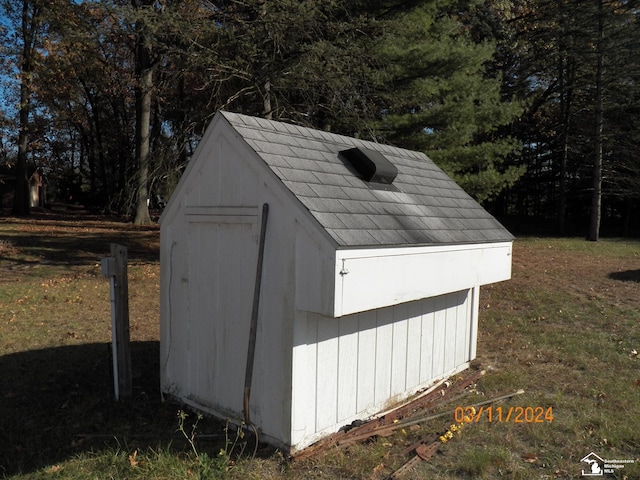 view of outdoor structure