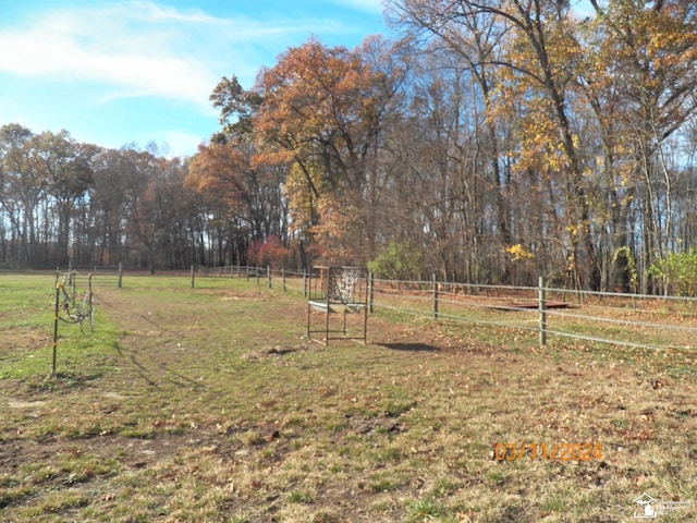 view of yard featuring a rural view