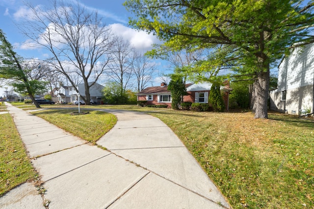 view of front of house featuring a front yard