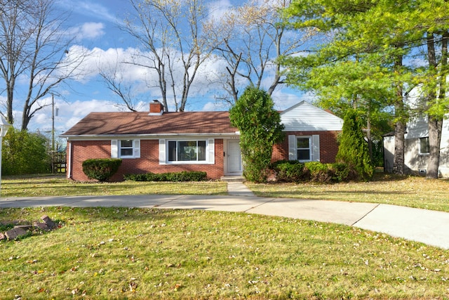 single story home with a front lawn