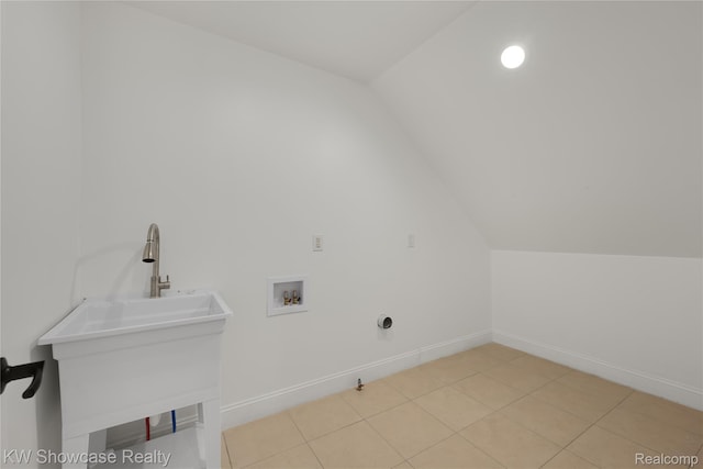 5245 Buell Dr, Commerce Twp, MI 48382 - laundry area featuring hookup for a washing machine, hookup for a gas dryer, baseboards, and light tile patterned floors