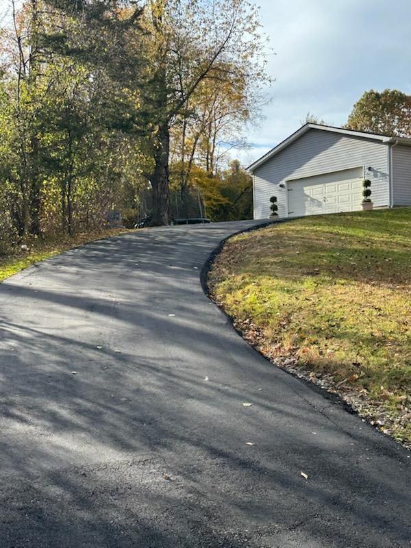 view of side of property featuring a lawn and a garage