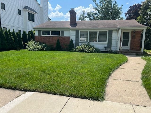 view of front of house with a front yard