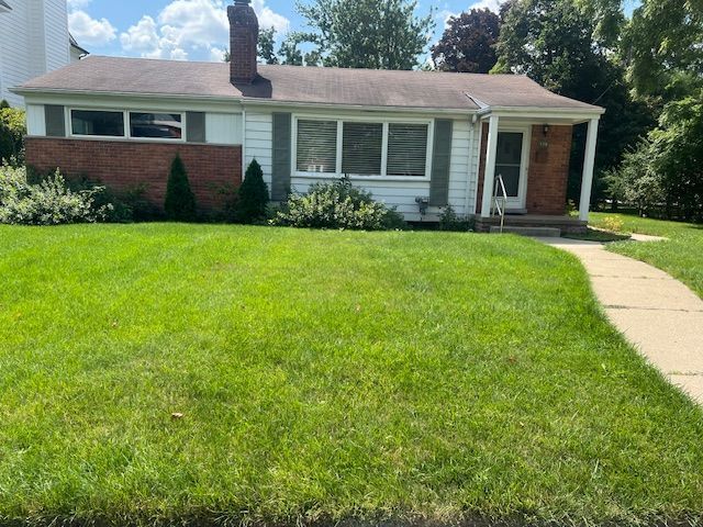 view of front of home with a front lawn