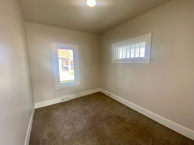 view of carpeted spare room