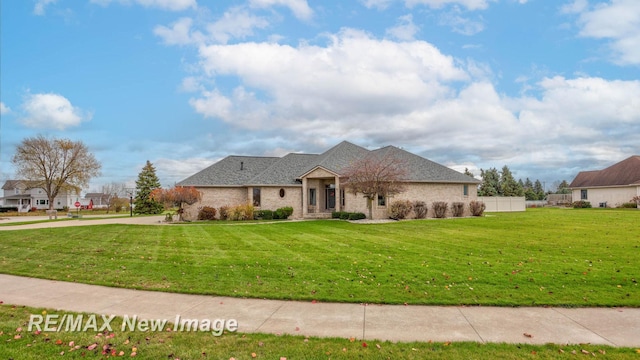 view of front of house with a front lawn