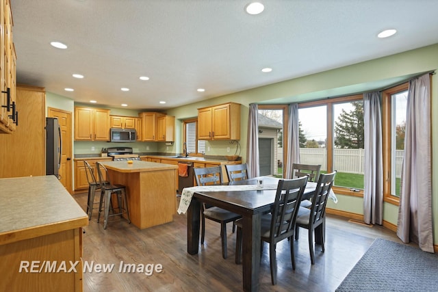 dining room with a textured ceiling, dark hardwood / wood-style floors, and sink