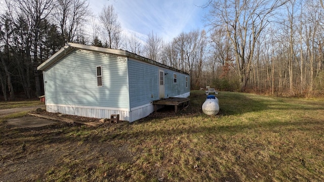 view of side of property featuring a yard