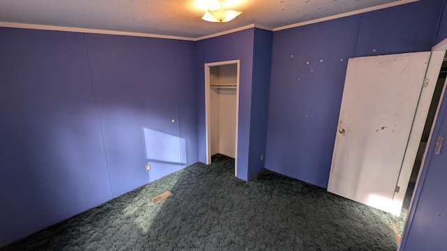 carpeted empty room featuring a textured ceiling and ornamental molding