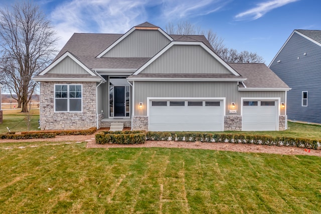 craftsman house with a garage and a front lawn