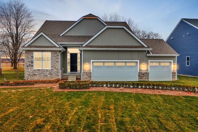 craftsman house featuring a yard and a garage