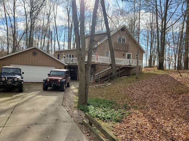 view of front facade featuring a garage