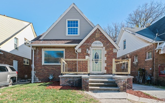 view of front of house with a front lawn