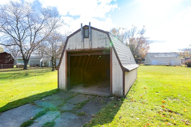 view of outdoor structure with a yard