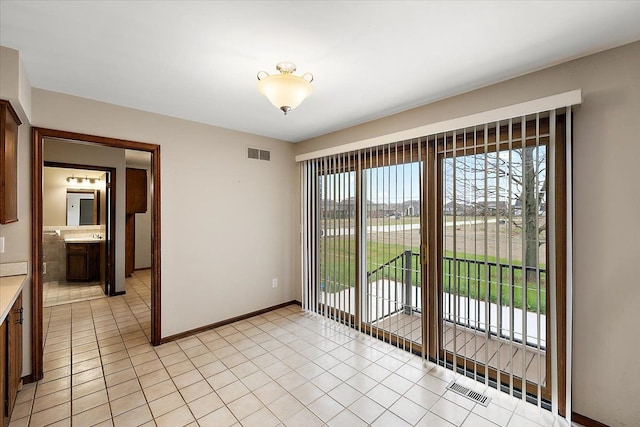 empty room featuring light tile patterned floors