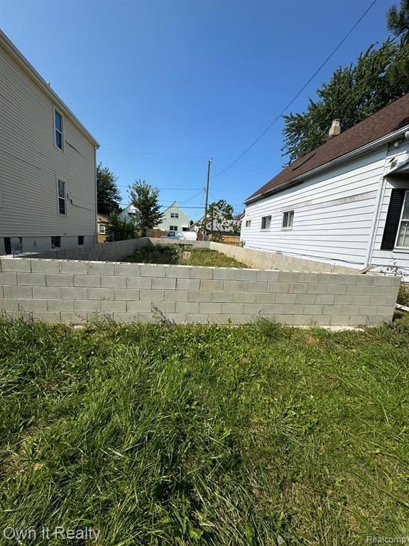 Listing photo 3 for 2689 Edwin St, Hamtramck MI 48212