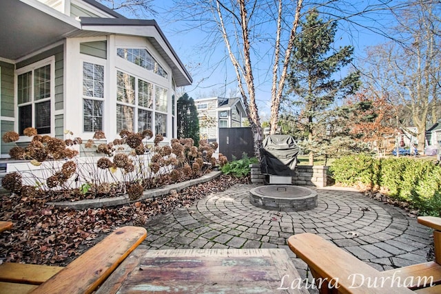 view of patio featuring an outdoor fire pit