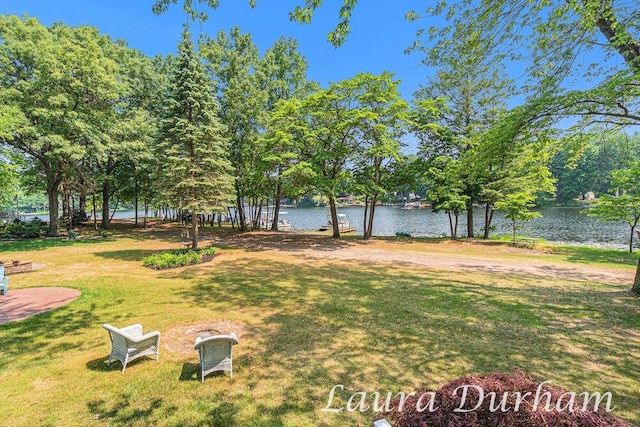 view of yard featuring a water view