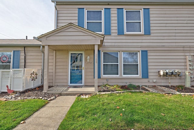 view of front of house with a front lawn