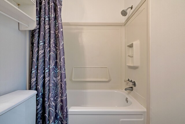 2765 Fox Hollow Ct, Lake Orion, MI 48360 - bathroom featuring shower / bathtub combination with curtain and toilet