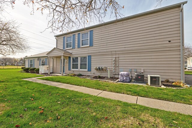 2765 Fox Hollow Ct, Lake Orion, MI 48360 - view of front facade featuring central AC and a front yard