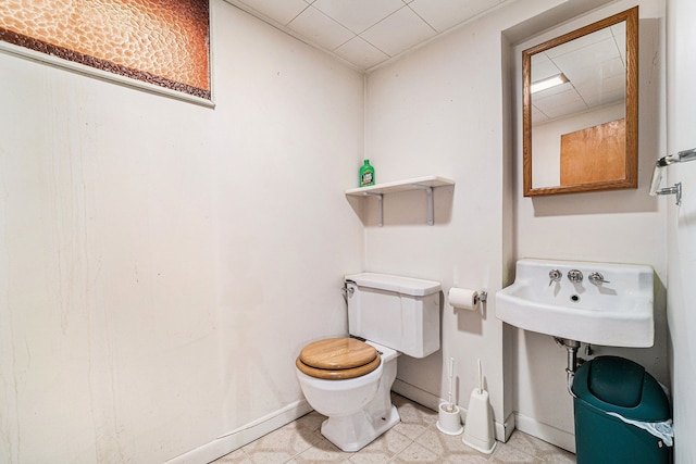 bathroom featuring toilet and sink