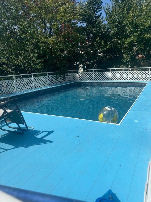 view of swimming pool