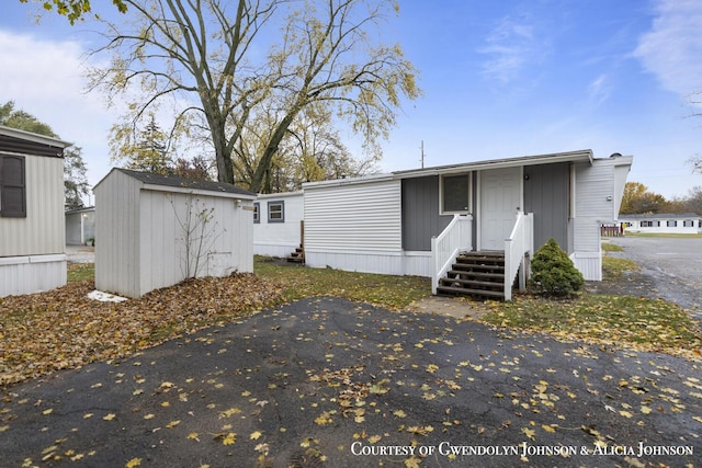 100 Inca Dr SW, Grand Rapids, MI 49548 - view of front facade featuring entry steps