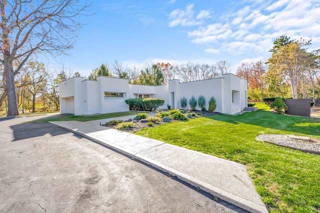 contemporary house featuring a front yard