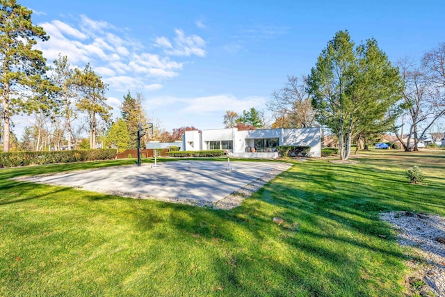 exterior space featuring a lawn