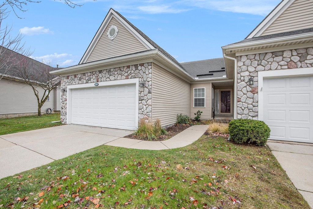 view of front facade with a garage and a front lawn