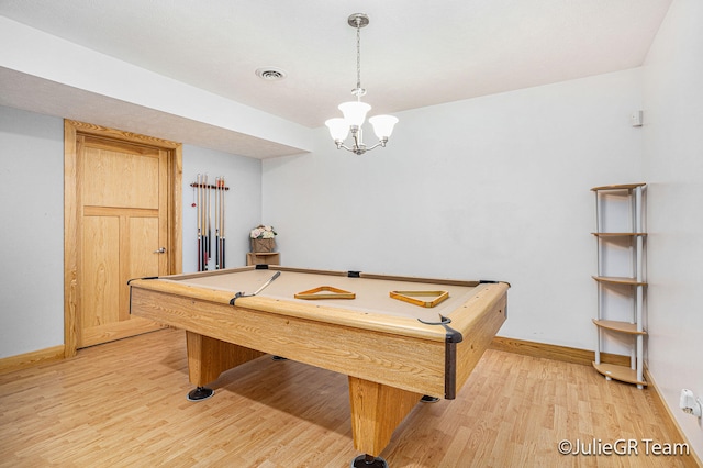 playroom featuring light hardwood / wood-style floors, an inviting chandelier, and pool table