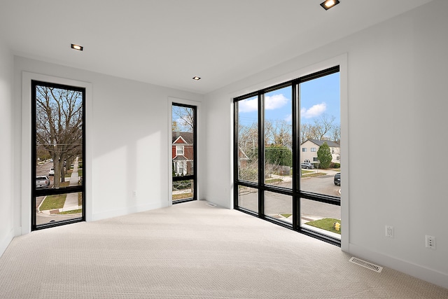 spare room with carpet flooring